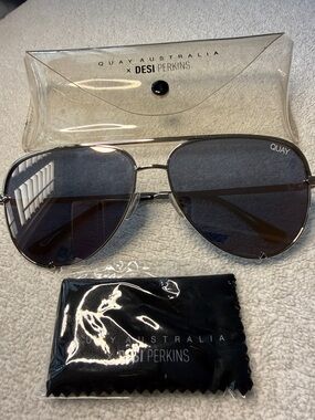 Quay X Desi Perkins - High Key Mirrored Aviator Sunglasses